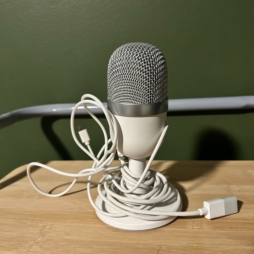Razer plug and play microphone for a computer